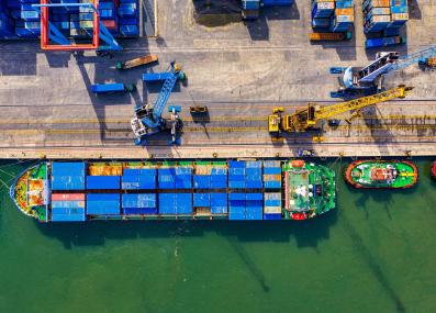 unloading a container ship